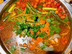 -野山舂·贵州现舂酸汤火锅(鸿通城店)