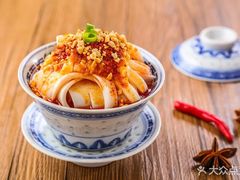 -沪小二炭火蛙锅(淮海中路美食不夜城店)