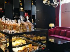 面包甜点陈列柜-Salon de The de Joel Robuchon(外滩18号店)