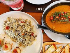 -Chom Cafe and Restaurant