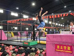 -嘿哟动霸CHUA·新潮玩运动娱乐中心·蹦床滑冰团建乐园