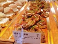 碱水开心果酥-WHEN PIGS FLY当猪飞