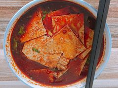 红油米线-老字号杨坡红油米线腊汁肉夹馍(东四道巷店)