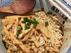 -魔都三兄弟酸辣粉·蘸卤炸串(虹桥万科店)