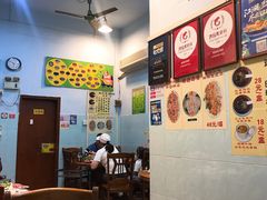 大堂-华哥新鲜猪精品美食