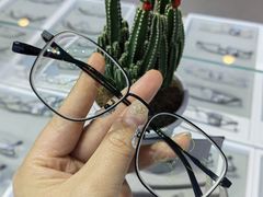 -罗伯特眼镜·蔡司官方授权(罗湖国贸店)