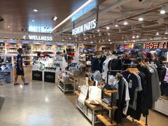 -LOG-ON(海港城店)