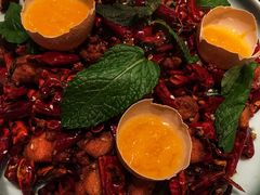 辣子鸡配芒果分子球-雀蓝川菜(奥体广场店)