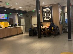-麦当劳(上海虹桥站30B检票口楼上)