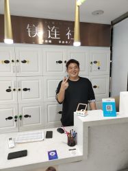 -镁连社·美联社