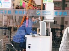 -中国移动周家嘴路营业厅-地上停车场