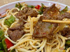 -歹歹的加个面过油肉拌面