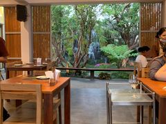 -Chom Cafe and Restaurant