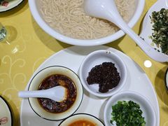 -凯盛食府(右玉小吃街店)