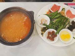 番茄酸汤过桥米线-九久大过桥米线(太古里店)