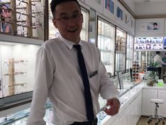 -翰佐蔡司小乐圆·依视路星趣控·暴龙眼镜折扣店