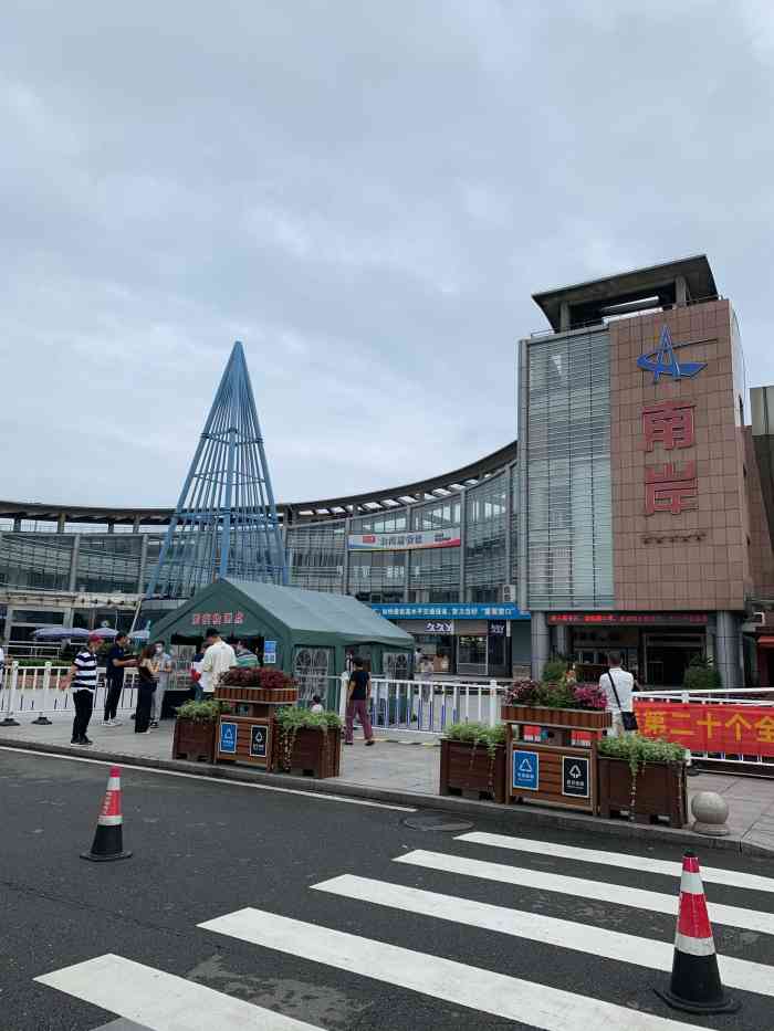 杭州湾跨海大桥南岸服务区-"昨天出差回上海,在南岸服务区为车加油,也