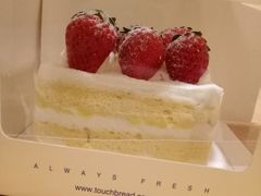 白雪鲜莓蛋糕-TOUCH泰奇(奉贤宝龙城市广场店)