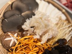 -尚尚仙·酸汤猪手·猪肚鸡火锅(华联万柳购物中心店)