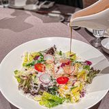 在绍兴，宴请、聚餐首先会想到的食府