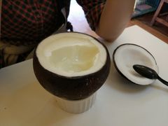 -志龙皇冠吃货椰子铺