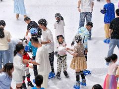-正佳冰河湾真冰滑冰场