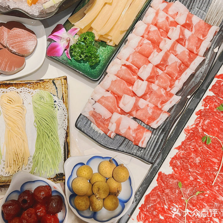 沉浸式海鲜🦞火锅🍲——视觉👀与味觉的盛宴