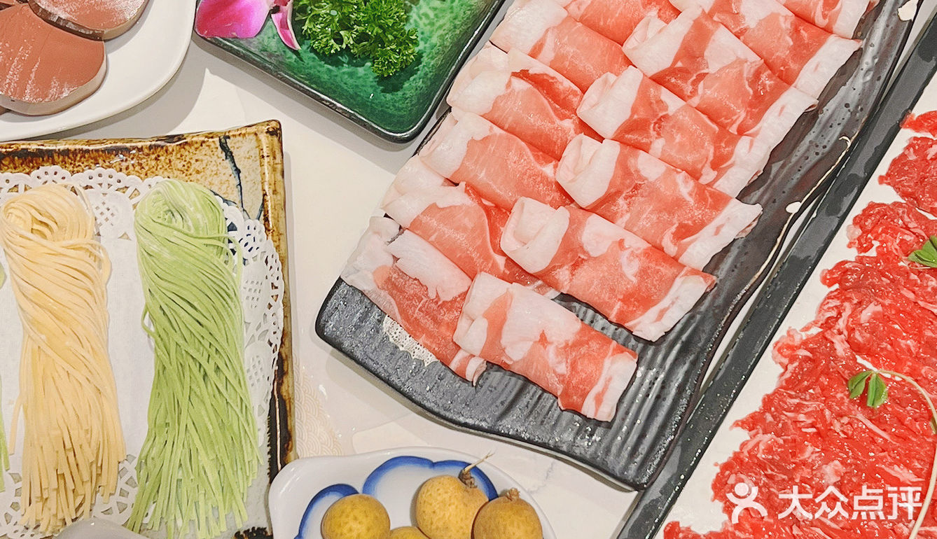 沉浸式海鲜🦞火锅🍲——视觉👀与味觉的盛宴