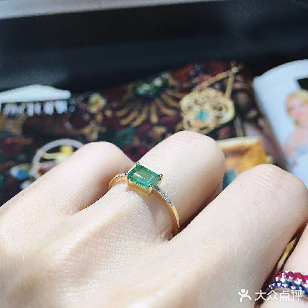 方形祖母绿戒指