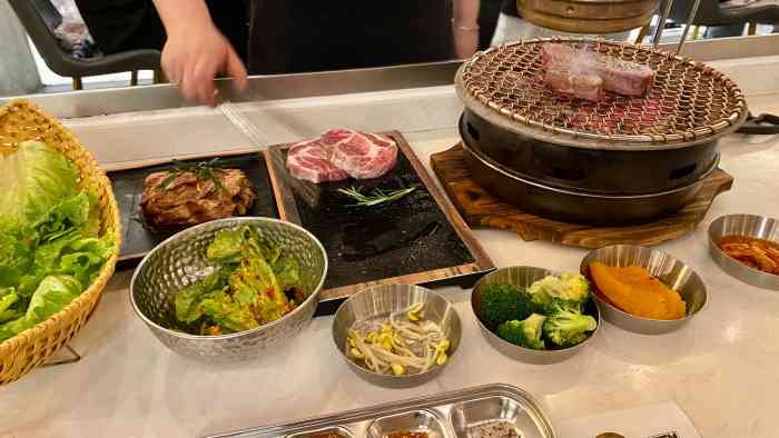 必喜烤肉(环球港店)-"[薄荷]环境:环境很好,适合周末聚餐约.