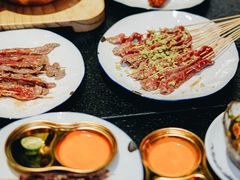 -何妹湿辣牛肉·粤式烧烤砂煲(桂雅路店)