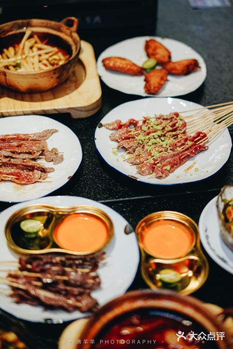 何妹湿辣牛肉·粤式烧烤砂煲(桂雅路店)图片