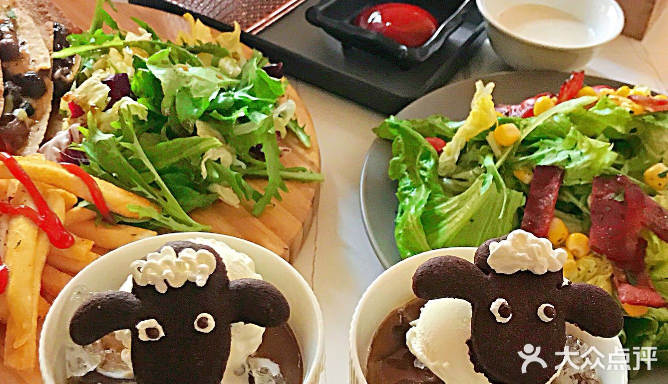 这家复古咖啡店🈶一羊千喜❗太可爱了🐏