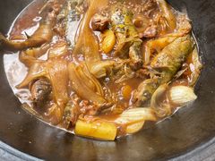 -东北烧烤铁锅炖水库鱼