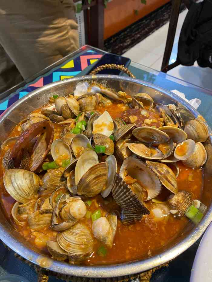 老渔夫海鲜酒店-"[薄荷]环境:与周围几家店比环境还是可.