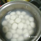 芝麻花生糊加汤圆