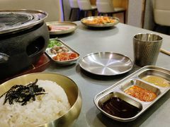 -围炉肉舍•炭烤活鳗•丹东海鲜烤肉(步行街店)