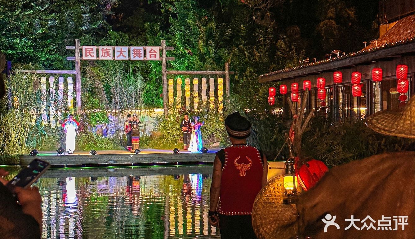 广州天河这里的晚上太热闹了吧！感受民族文化的魅力🥳🥳