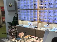 -天空之镜眼镜店蔡司依视路配镜授权零售店(望京颐堤港店)