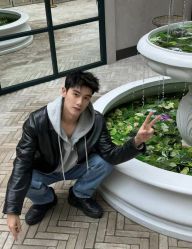 -一家只做男发烫染的店