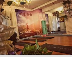 -闺蜜瑜伽·普拉提女性塑形馆