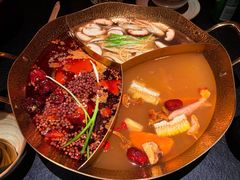 菌菇鸳鸯锅-色響火锅(恒隆广场店)