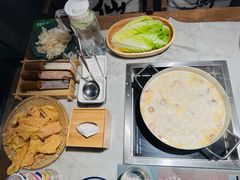 -尚尚仙·酸汤猪手·猪肚鸡火锅(华联万柳购物中心店)