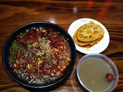 -爆炸头阿姨小四川正宗川味小吃(无任何分店)