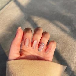 -悦指间美甲美睫