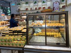 面包甜点陈列柜-龙兴·动物奶油生日蛋糕(龙北店)