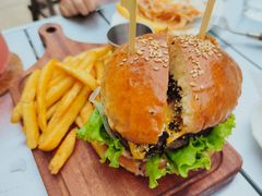 -三勾JJJ Burger&Coffee(梅溪湖店)