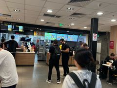 -麦当劳(上海虹桥站30B检票口楼上)