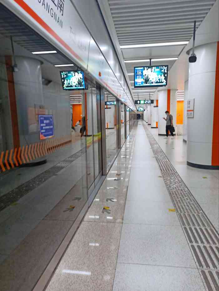 直沽(地铁站)-"直沽地铁站,几乎是我每天下班的必经站.赶.