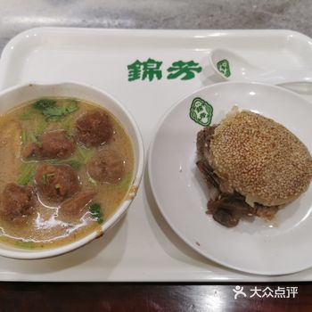 说起北京的美食，北京小吃一定会名列其中。现在去吃小吃